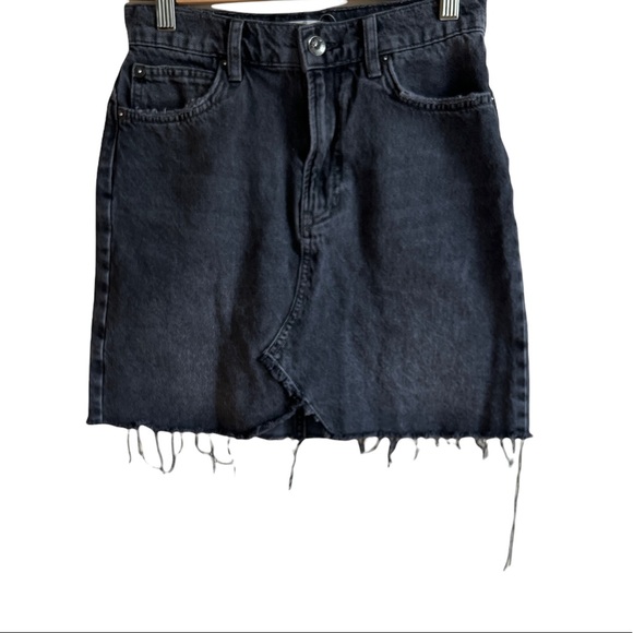 Free People Mini Jean Skirt We The Free Raw Hem Solid Black Denim Size 24 - Picture 1 of 9